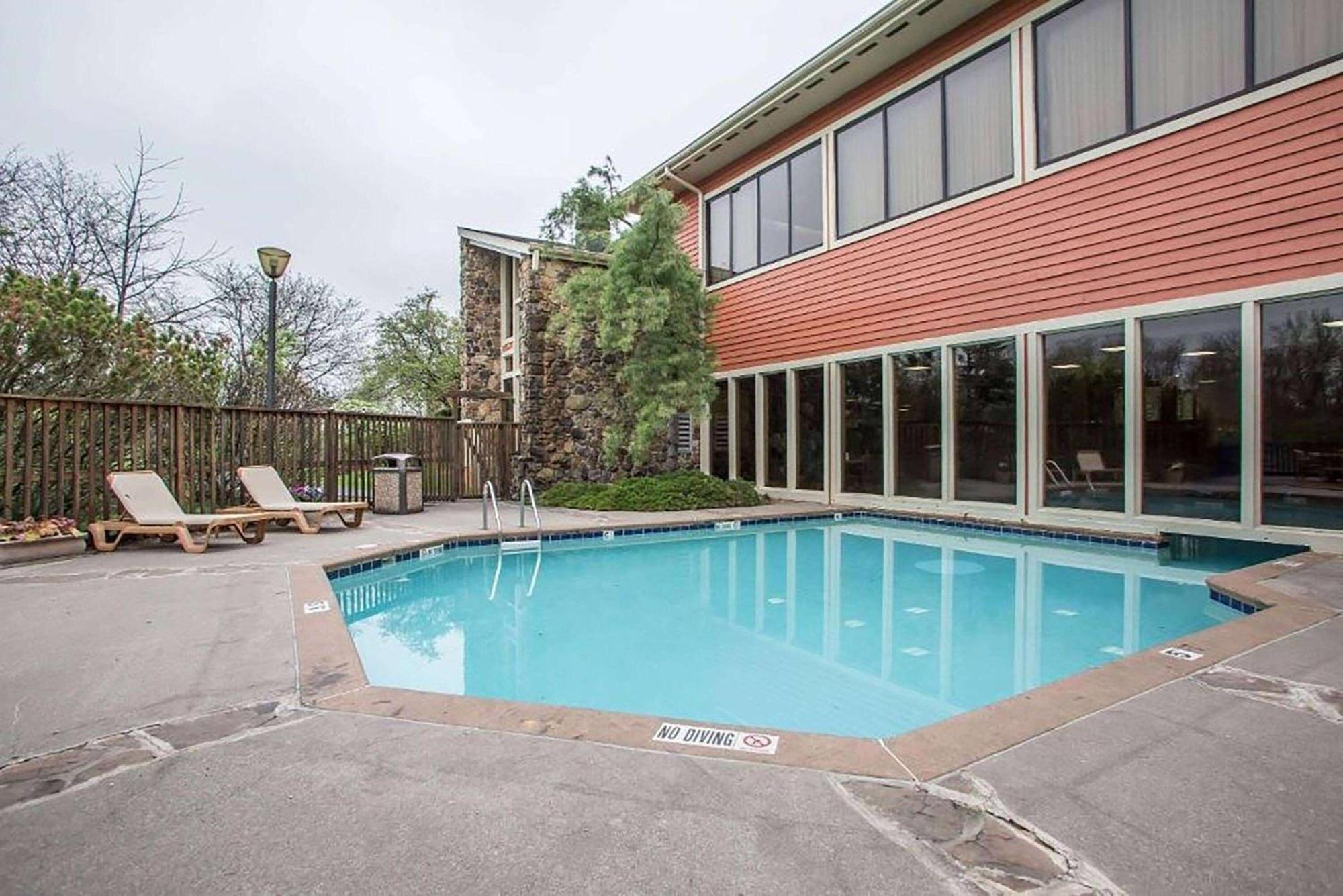 Howard Johnson By Wyndham Merrillville Kültér fotó